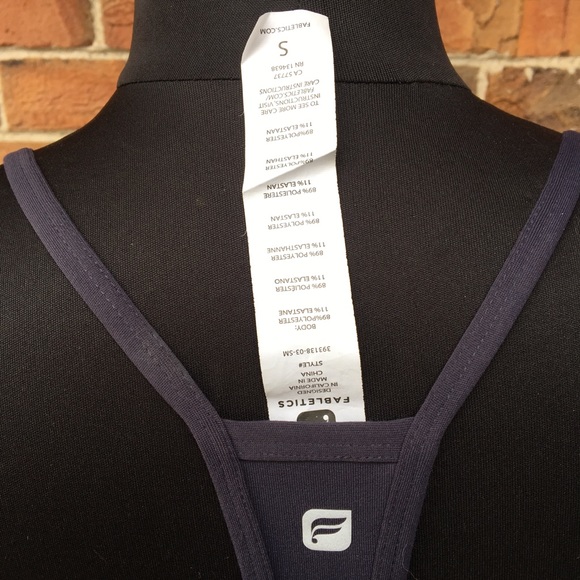 NWT Black/Gray Fabletics Workout Shirt SzSM - Picture 7 of 7